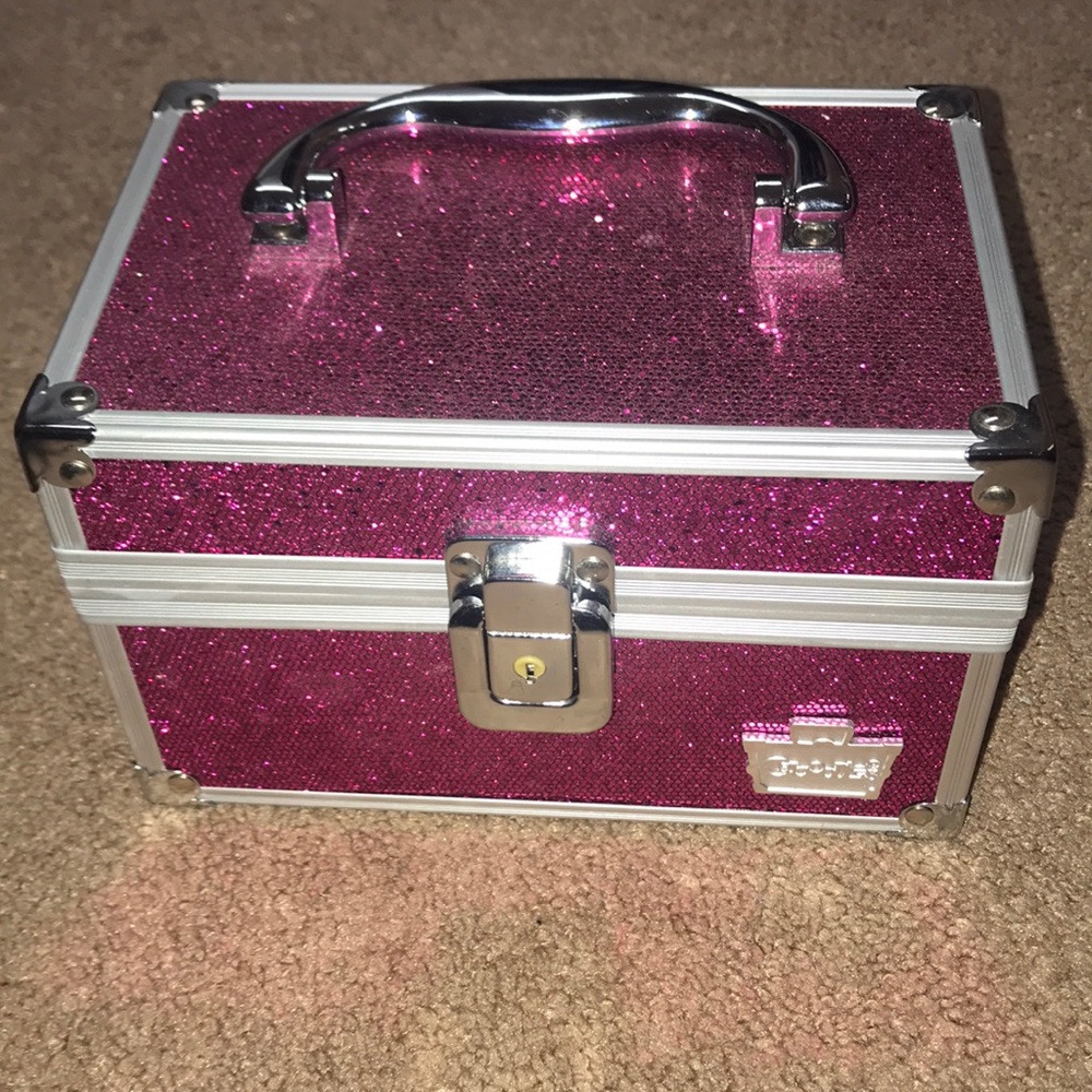 Small Caboodle Makeup Box